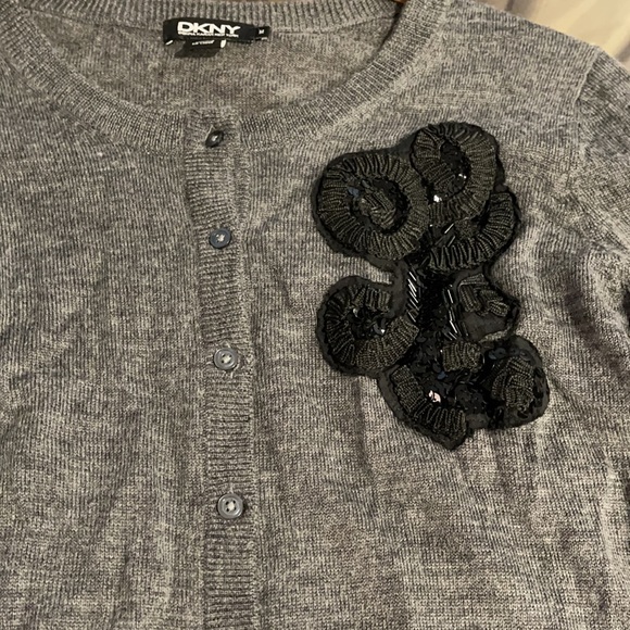 Dkny gray  sweater  with black sequins flowers medium - Picture 2 of 3
